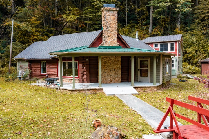 1st photo of 860 Flat Ridge Road