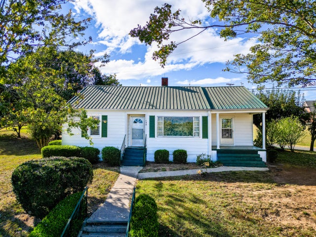 1st photo of 196 Sanford Circle