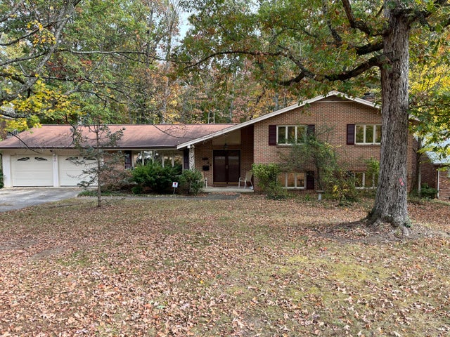 1st photo of 2413 Essex Drive