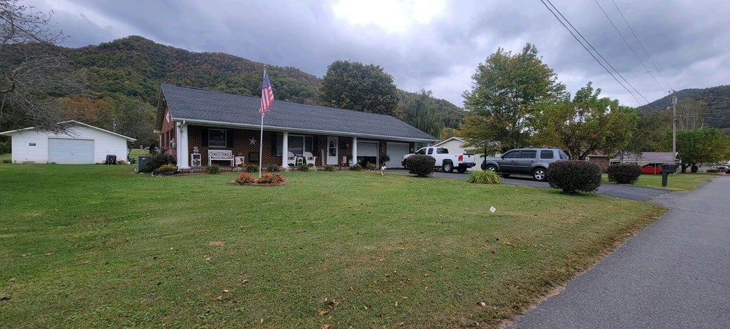 1st photo of 135 Spring Street