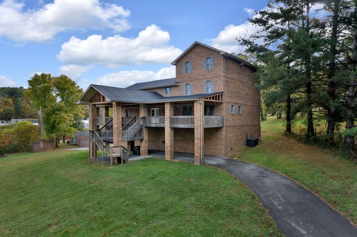 1st photo of 120 Brookfield Drive