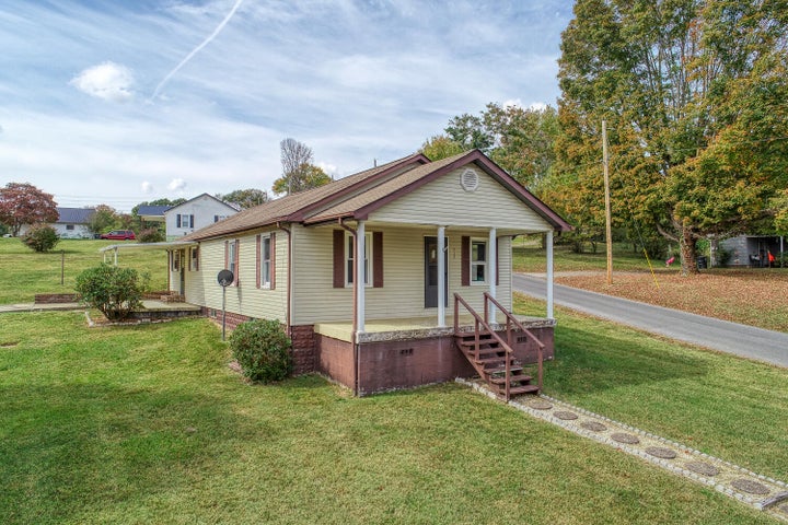 1st photo of 413 Gallop Avenue