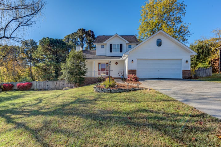 1st photo of 828 Ava Drive