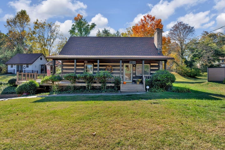 1st photo of 1040 Oakland Drive
