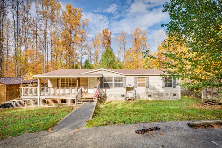 1st photo of 102 Crystal Lane