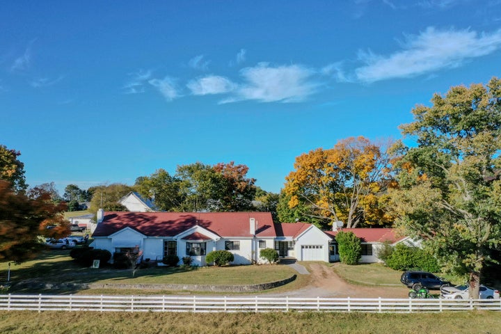 1st photo of 850 Seahorn Road