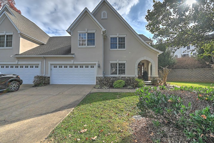 1st photo of 1105 King Richard Boulevard