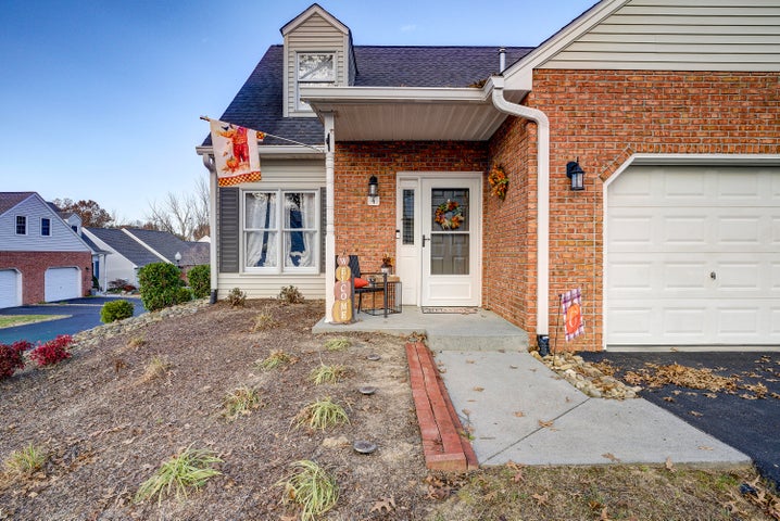 1st photo of 1725 Lakeview Drive