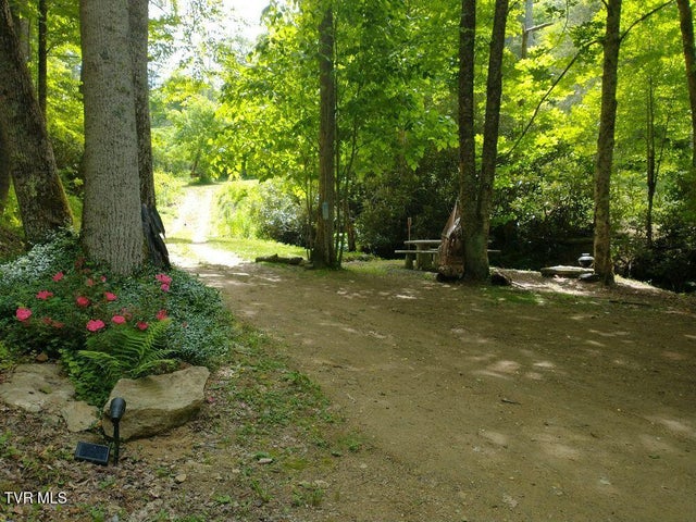 1st photo of 1255 Tiger Creek Road