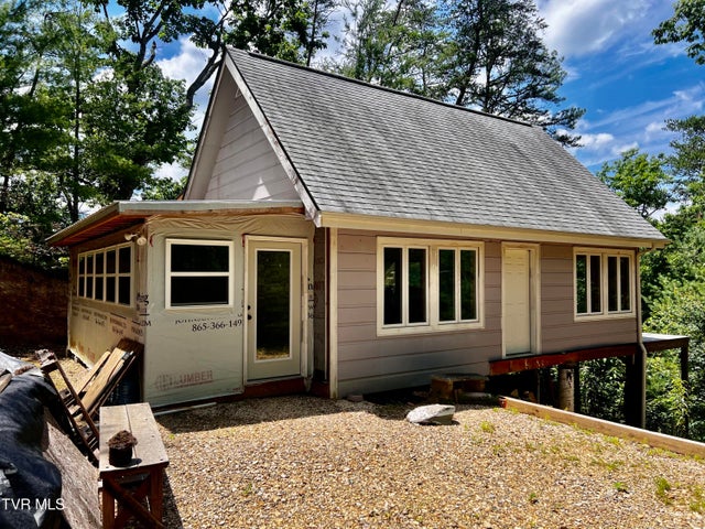 1st photo of 1272 Peach Orchard Way