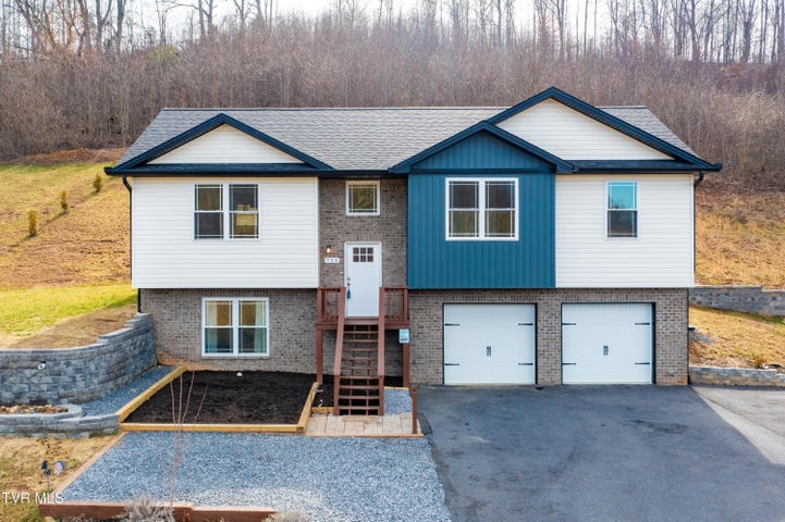 1st photo of 723 Central Heights Road