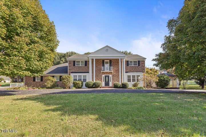 1st photo of 700 Fairway Drive