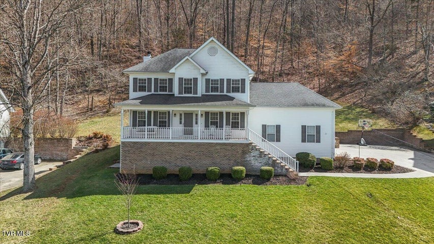 1st photo of 225 Regency Drive
