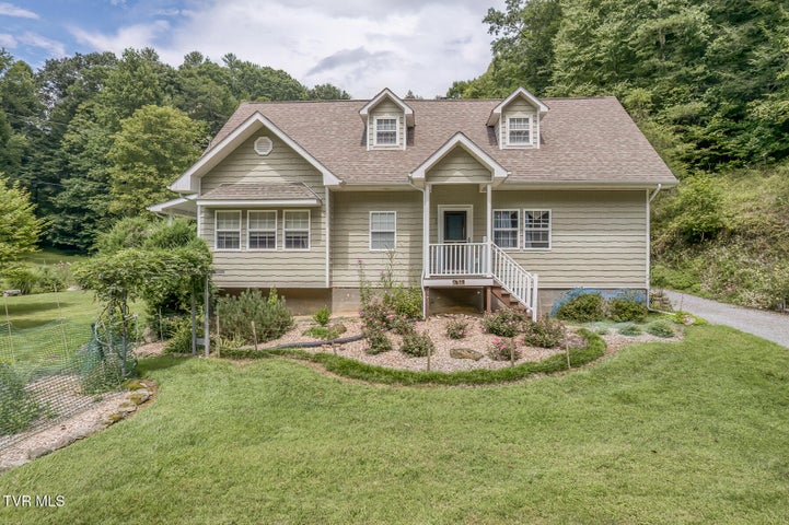 1st photo of 7519 Wolf Run Road