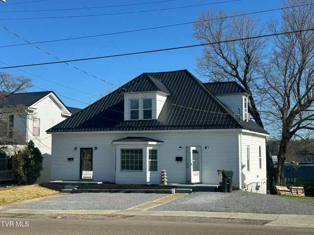 1st photo of 1002/1004 Main Street