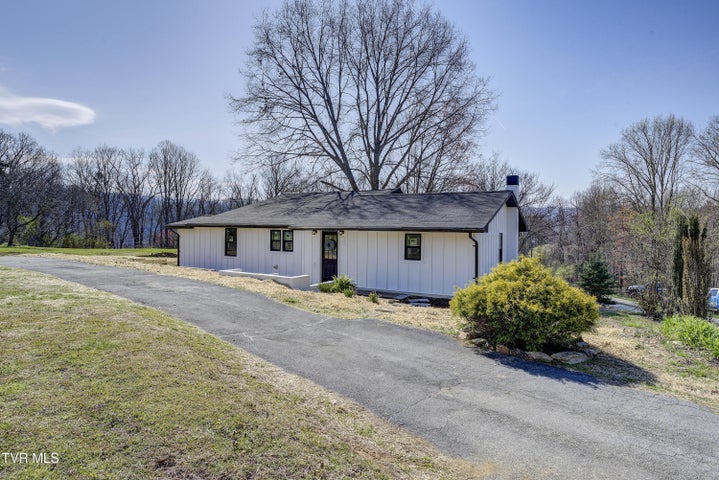 1st photo of 143 Zeb Grindstaff Road
