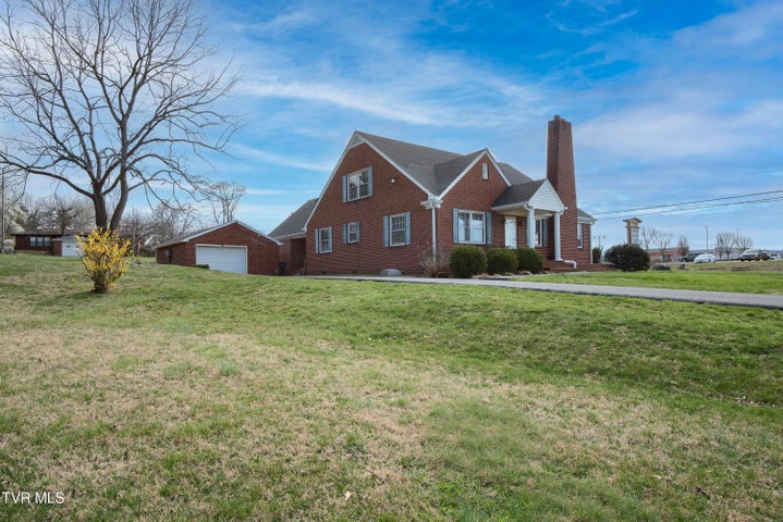 1st photo of 125 Rosewood Lane