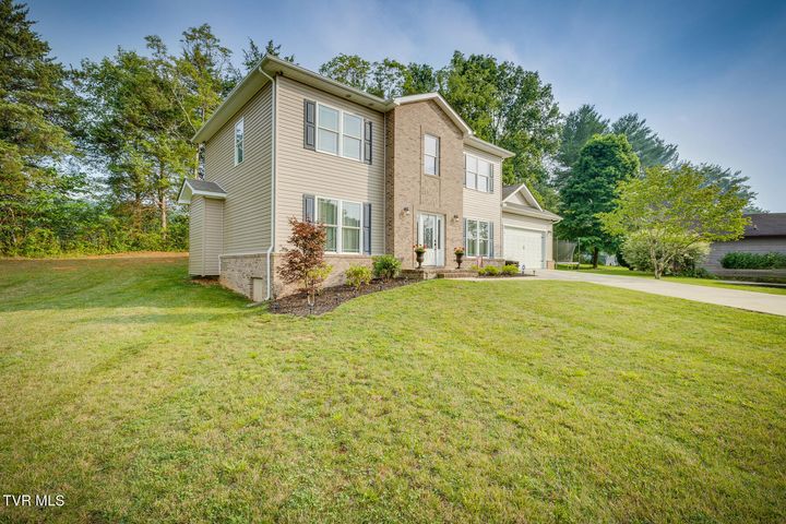 1st photo of 412 Foxcroft Drive