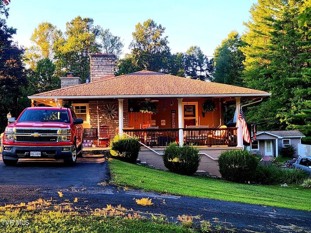 1st photo of 955 Beechtree Road