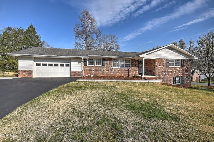 1st photo of 800 Rambling Road