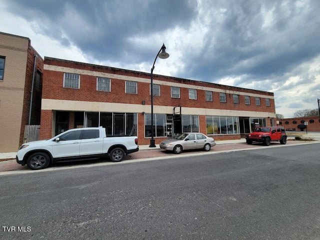 1st photo of 305 Walnut Street