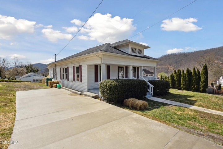 1st photo of 318 Boyd Street