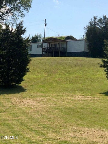 1st photo of 207 Roberts Ridge Rd
