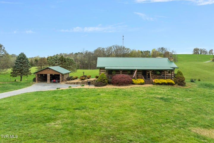 1st photo of 585 Sioux Trail