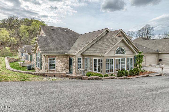 1st photo of 1416 Fountain Lane