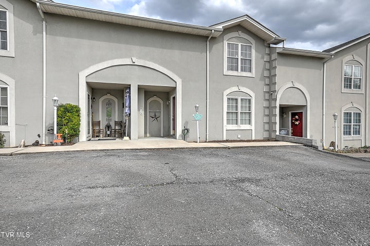 1st photo of 813 Fain Avenue