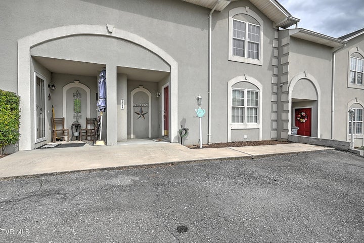 1st photo of 813 Fain Avenue