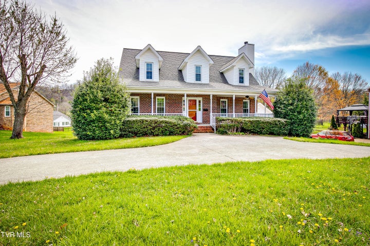 1st photo of 752 Valley Drive