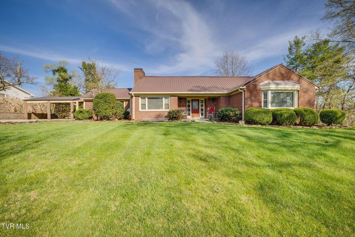 1st photo of 207 Sparger Road
