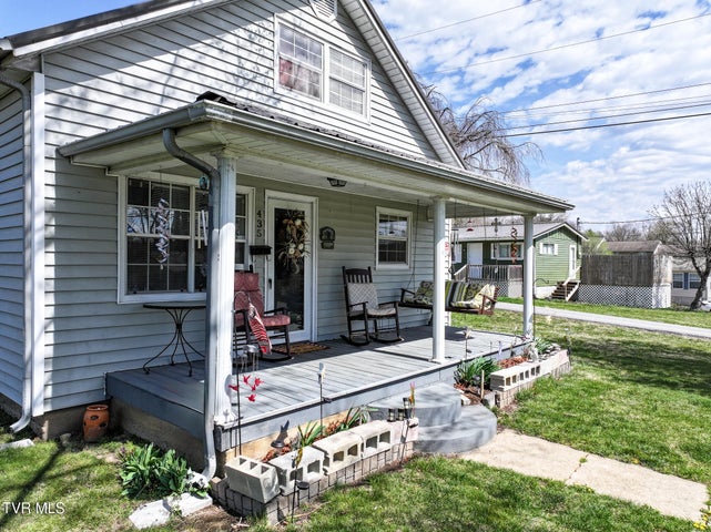 1st photo of 435 Watterson Street