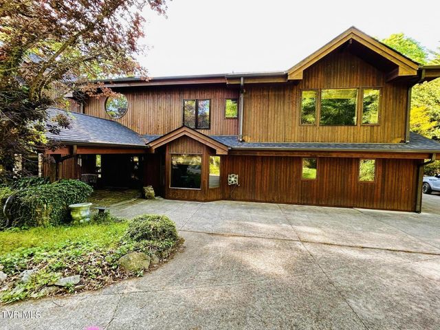 1st photo of 579 Lake Drive