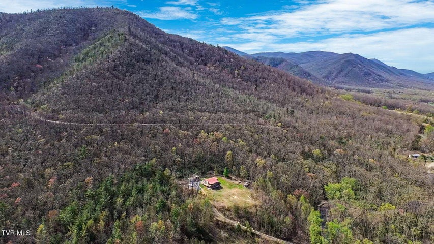 1st photo of 975 Round Knob Road