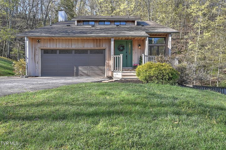 1st photo of 112 Hidden Valley Road