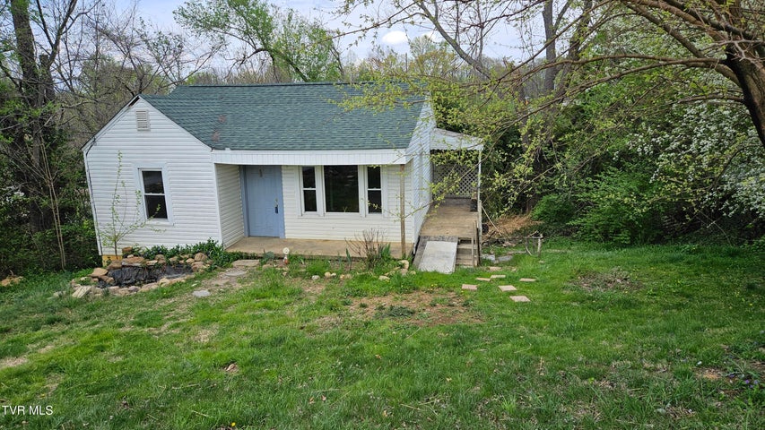 1st photo of 206 Broyles Street