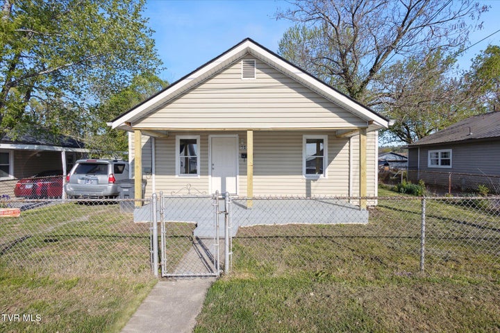 1st photo of 1637 E Street
