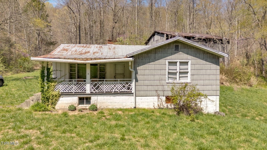 1st photo of 2740 Dry Creek Road