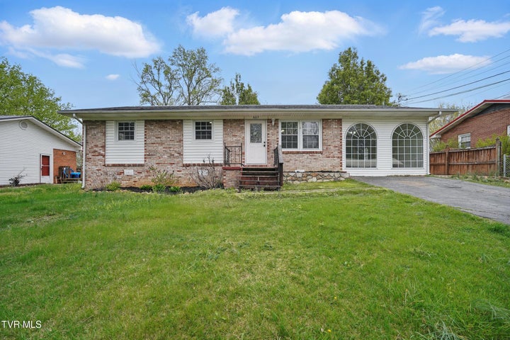 1st photo of 607 Bradley Street