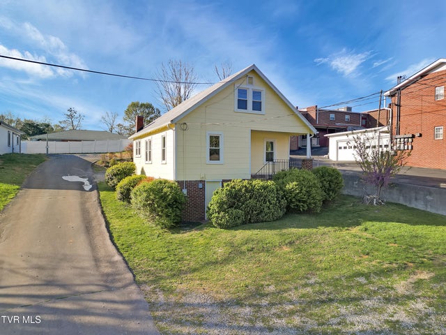 1st photo of 457 Bernard Avenue