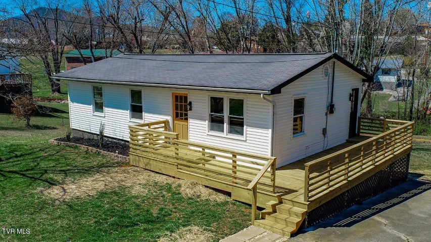 1st photo of 839 Navaho Dr