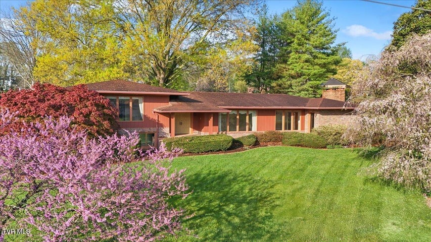 1st photo of 909 Millercrest Drive