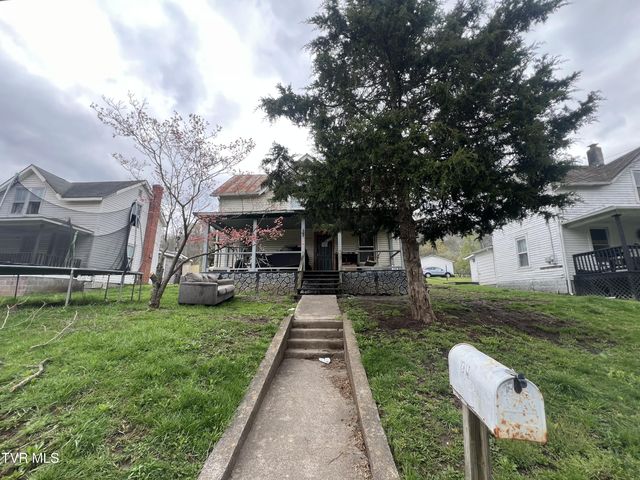 1st photo of 912 Main Street