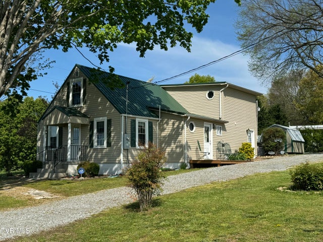 1st photo of 3750 Newport Highway