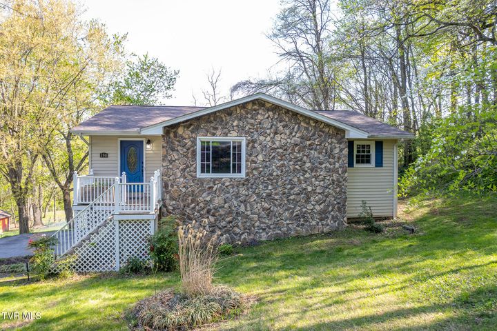1st photo of 190 Highland Road
