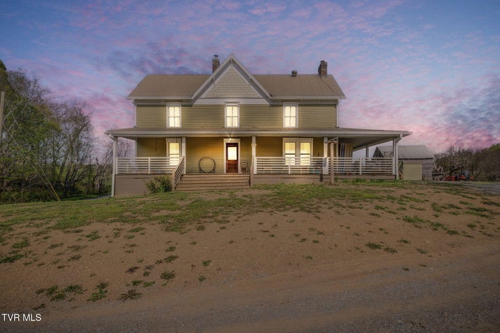 1st photo of 3765 Mohawk Road