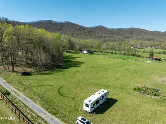 1st photo of 724 Dry Creek Road