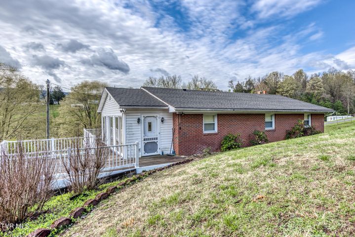 1st photo of 172 Lee Avenue